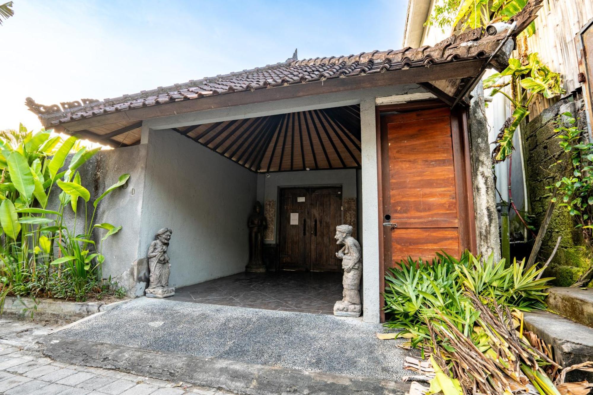 Sari Temuku Villa 塞米亚克 外观 照片